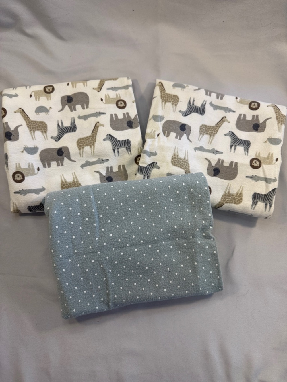 🐥 Carter's - set of 3 Neutral Safari Animal & Dot receiving blankets